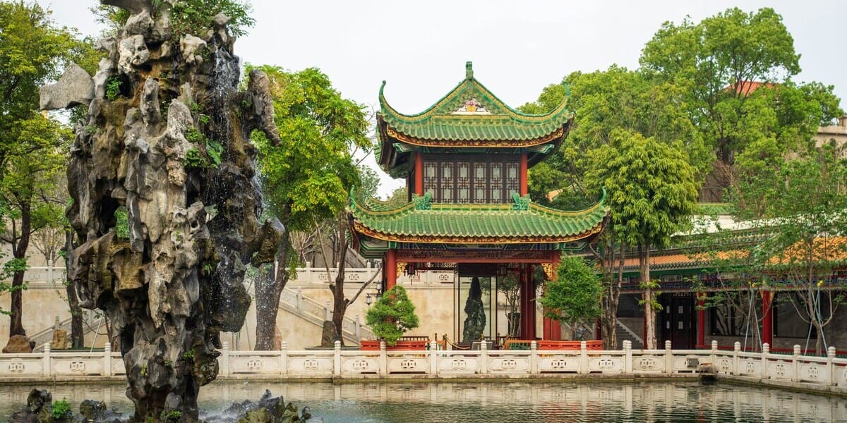 Natur und historische Architektur gehen in Guangzhou oft einher